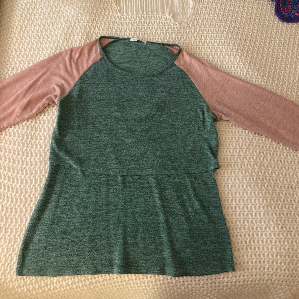 Bearsland green Long Sleeve nursing top size large gently worn